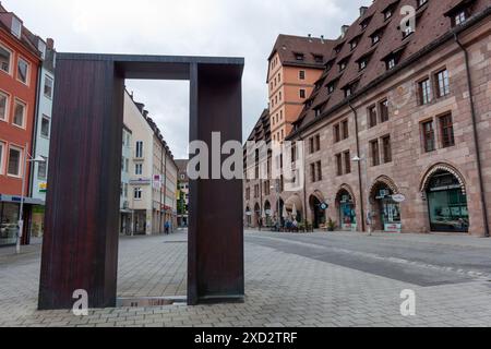 NUREMBERG, ALLEMAGNE - 18 MAI 2024 : Mémorial central de la fuite et de l'expulsion de 1945 (construit en 1999 par l'État libre de Bavière ; conception : Joachim Band Banque D'Images