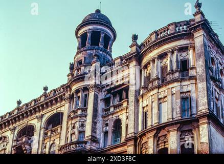 11 25 2022 Vintage vieux des bâtiments coloniaux à Kolkata Inde Asie Banque D'Images