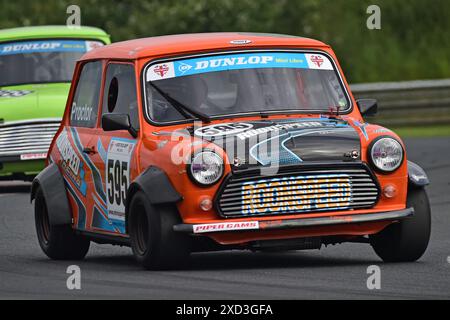 Julian Proctor, Mini libre, le Dunlop Mini Miglia Challenge soutenu par Mini Spares, deux courses de vingt minutes pour deux variantes de véhicules, Mini Miglia 1 Banque D'Images