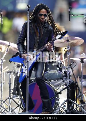 LONDRES - L'auteur-compositeur-interprète américain Lenny Kravitz se produit avant la finale de l'UEFA Champions League entre le Borussia Dortmund et le Real Madrid au stade de Wembley le 1er juin 2024 à Londres, au Royaume-Uni. ANP | Hollandse Hoogte | MAURICE VAN STEEN Banque D'Images