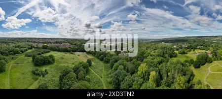 Allington près de Maidstone, Kent, Royaume-Uni. Vue panoramique depuis le dessus du Big Field (ME16 0NH) vers l'ouest en direction de Kent Enviropower (cheminée) Integrated Wast Banque D'Images