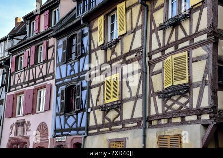 Géographie / voyage, France, Alsace, façades à colombages à Lauch River, Colmar, ADDITIONAL-RIGHTS-CLEARANCE-INFO-NOT-AVAILABLE Banque D'Images