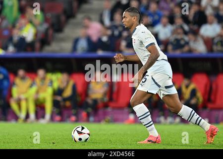 Manuel Akanji (5) de Suisse photographié lors d'un match de football entre les équipes nationales d'Écosse et de Suisse le 2e jour de match du groupe A dans la phase de groupes du tournoi UEFA Euro 2024 , le mercredi 19 juin 2024 à Cologne , Allemagne . PHOTO SPORTPIX | David Catry Banque D'Images