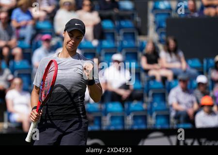 Anhelina Kalinina en action contre Yulia Putintseva dans leur match en simple féminin le sixième jour du Rothesay Classic à Edgbaston Priory Club, Birmingham. Date de la photo : jeudi 20 juin 2024. Banque D'Images