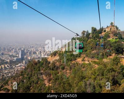 Téléphérique avec vue sur la ville, Santiago du Chili Banque D'Images