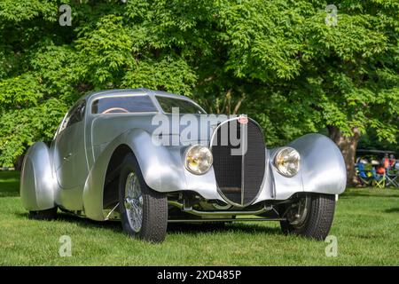 GROSSE POINTE SHORES, mi/USA - 16 JUIN 2024 : une Bugatti type 64 de 1939, EyesOn Design car Show, Edsel & Eleanor Ford House, près de Detroit, Michigan. Banque D'Images