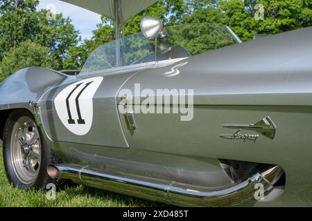GROSSE POINTE SHORES, mi/États-Unis - 16 JUIN 2024 : une voiture de course Chevrolet Corvette Stingray 1959, EyesOn Design car Show, Edsel & Eleanor Ford House. Banque D'Images