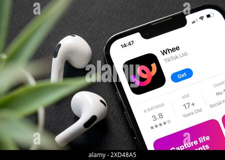Antalya, Turquie - 20 juin 2024 : application de partage de photos TikTok icône de l'application Whee sur l'écran de l'iPhone Banque D'Images