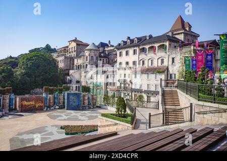 BA Na Hills, Vietnam - 7 février 2024 : village français dans la station Sunworld Ba Na Hills, Da Nang, Vietnam Banque D'Images