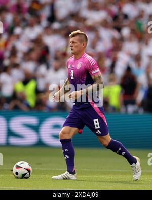 STUTTGART, ALLEMAGNE - 19 JUIN : L'Allemand Toni Kroos court avec un ballon lors du match de la phase de groupes de l'UEFA EURO 2024 entre l'Allemagne et la Hongrie à Stuttgart Arena le 19 juin 2024 à Stuttgart, Allemagne. © diebilderwelt / Alamy Stock Banque D'Images