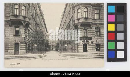 Ungargasse 71 montre le Habsburgerhof, une rangée de maisons avec des immeubles d'habitation et des structures à usage mixte comprenant des magasins. La scène date d'environ 1910 et est produite par Walter Nagel GmbH & Co. KG. Banque D'Images