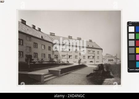 Une photographie de Martin Gerlach jun en 1935. Montre la façade de la cour intérieure du complexe d'appartements George-Washington-Hof sur Triester Straße, mettant en évidence l'architecture du bâtiment plat, capturée par Timtom. Banque D'Images