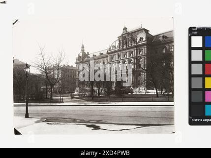 1., Schmerlingplatz 10-11 - Justizpalast - Blick Richtung Volksgartenstraße (reproduction) vraisemblablement : Martin Gerlach sen. (1846—1918), photographe, Gerlach & Wiedling (Buch- und Kunstverlag), anciennement propriété de Timtom, jardins publics, parc, éclairage public, bâtiment de cour, Justizpalast, Schmerlingplatz vers 1900 (image), vers 1959 (reproduction) Banque D'Images