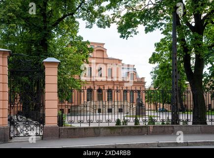 Pétersbourg, Russie - 07 juillet 2012 : bâtiment principal de l'Université nationale d'État de Lesgaft pour l'éducation physique, le sport et la santé. Ancien palais de R Banque D'Images