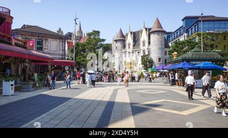 BA Na Hills, Vietnam - 7 février 2024 : village français dans la station Sunworld Ba Na Hills, Da Nang, Vietnam Banque D'Images