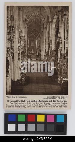 Vue intérieure de la cathédrale d'Étienne montrant la nef depuis le grand chœur regardant vers le maître-autel vers 1924-1925. Produit par Wiener Kunstdruck-Gesellschaft et documenté par Wien Museum. Banque D'Images