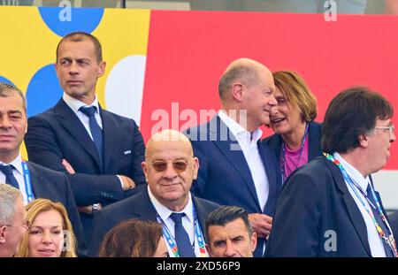 Stuttgart, Allemagne. 19 juin 2024. OLAF Scholz, Bundeskanzler Deutschland mit Ehefrau Britta Ernst, Aleksander CEFERIN, UEFA Praesident, dans le match de la phase de groupes ALLEMAGNE - HONGRIE 2-0 des Championnats d'Europe de l'UEFA 2024 le 19 juin 2024 à Stuttgart, Allemagne. Photographe : ddp images/STAR-images crédit : ddp Media GmbH/Alamy Live News Banque D'Images