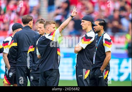 Stuttgart, Allemagne. 19 juin 2024. Maximilian Mittelstaedt, DFB 18 Nico Schlotterbeck, DFB 15 Emre CAN, DFB 25 avant le match de la phase de groupes ALLEMAGNE - HONGRIE 2-0 des Championnats d'Europe de l'UEFA 2024 le 19 juin 2024 à Stuttgart, Allemagne. Photographe : ddp images/STAR-images crédit : ddp Media GmbH/Alamy Live News Banque D'Images