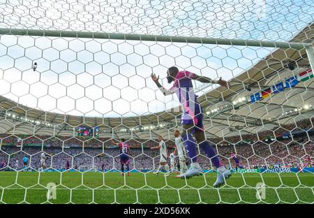 Stuttgart, Allemagne. 19 juin 2024. Antonio Ruediger, Ruediger, DFB 2 Celebrate Jamal Musiala, DFB 10 scores, tire but, Tor, Treffer, Torschuss, 1-0 dans le match de la phase de groupes ALLEMAGNE - HONGRIE 2-0 des Championnats d'Europe de l'UEFA 2024 le 19 juin 2024 à Stuttgart, Allemagne. Photographe : ddp images/STAR-images crédit : ddp Media GmbH/Alamy Live News Banque D'Images