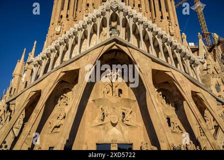 Passion façade de la Sagrada Familia, dans l'après-midi (Barcelone, Catalogne, Espagne) ESP : Fachada de la Pasión de la Sagrada Família, por la tarde Banque D'Images