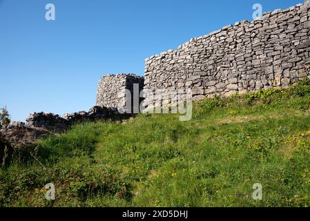 Vue sur Stone Ring Fort Dun Eochla, monument historique sur l'île d'Aran en République d'Irlande Banque D'Images