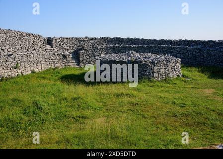 Vue sur Stone Ring Fort Dun Eochla, monument historique sur l'île d'Aran en République d'Irlande Banque D'Images