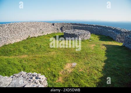 Vue sur Stone Ring Fort Dun Eochla, monument historique sur l'île d'Aran en République d'Irlande Banque D'Images