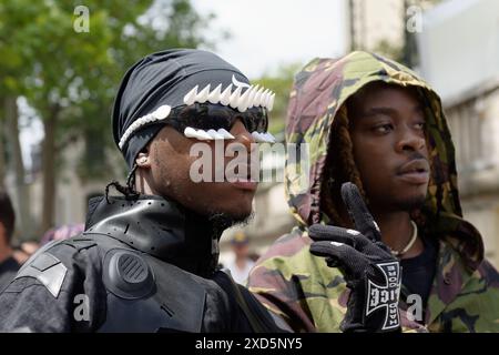 Maluma le rappeur colombien, Bloody Osiris le styliste est parti des nombreux invités du show Rick Owens au palais de tokyo Banque D'Images