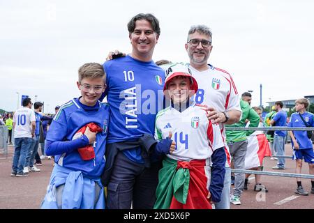 Gelsenkirchen, Allemagne. 20 juin 2024. Gelsenkirchen, Allemagne, 20 juin 2024 : les fans de l'Italie avant le match de football UEFA EURO 2024 Allemagne du Groupe B entre l'Espagne et l'Italie à l'Arena AufSchalke à Gelsenkirchen, Allemagne. (Daniela Porcelli/SPP) crédit : SPP Sport Press photo. /Alamy Live News Banque D'Images