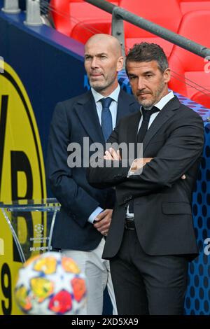 Zinedine Zidane et Karl-Heinz Riedle photographiés lors d'un match de football entre le Borussia Dortmund allemand et le Real Madrid CF espagnol lors de la finale de l'UEFA Champions League de la saison 2023-24, le dimanche 1er juin 2024 à Londres , Royaume-Uni . PHOTO SPORTPIX | David Catry Banque D'Images