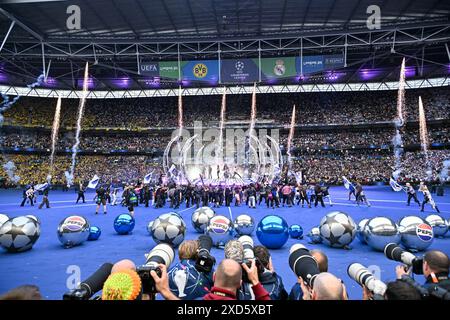 Lenny Kravitz et son groupe donnent un concert d'avant-match avant un match de football entre le Borussia Dortmund allemand et le Real Madrid CF espagnol lors de la finale de l'UEFA Champions League de la saison 2023-24, le dimanche 1er juin 2024 à Londres , Royaume-Uni . PHOTO SPORTPIX | David Catry Banque D'Images