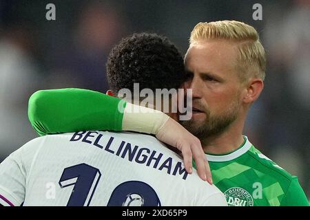 Francfort, Allemagne. 20 juin 2024. L'Anglais Jude Bellingham et le gardien danois Kasper Schmeichel lors du match de football Euro 2024 entre le Danemark et l'Angleterre à la Frankfurt Arena, Francfort, Allemagne - jeudi 20 juin 2024. Sport - Soccer . (Photo de Spada/LaPresse) crédit : LaPresse/Alamy Live News Banque D'Images