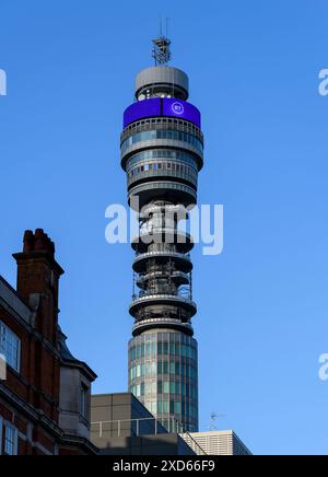 Londres, Royaume-Uni - 10 août 2021 - la tour du bureau de poste dans le centre de Londres depuis Great Portland Street Banque D'Images