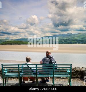 Portmeirion village de style italien à Gwynedd, nord du pays de Galles, Royaume-Uni. Vue sur l'estuaire Banque D'Images