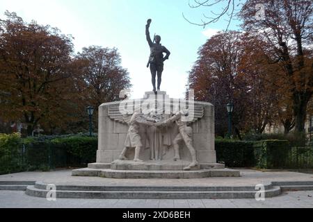 Paris, France - 20 septembre 2017 : Monument aux volontaires américains par Jean Boucher sur la place Thomas-Jefferson dans le 16e arrondissement de Pennsylvanie Banque D'Images