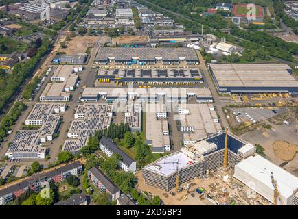 Vue aérienne, SEGRO Business Park Düsseldorf-Süd, Bonner Straße, DHL Logisitk avec toit solaire et fourgon de livraison, Coolblue GmbH - Depot Düsseldorf wareho Banque D'Images