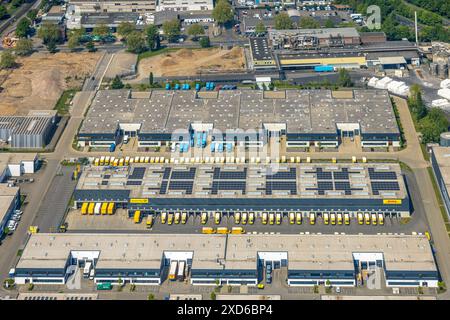 Vue aérienne, SEGRO Business Park Düsseldorf-Süd, Bonner Straße, DHL Logisitk avec toit solaire et fourgon de livraison, Coolblue GmbH - dépôt Düsseldorf Warenl Banque D'Images