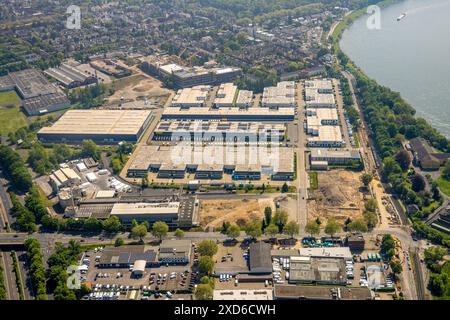 Vue aérienne, SEGRO Business Park Düsseldorf-Süd, Bonner Straße, DHL Logisitk avec toit solaire et fourgon de livraison, Coolblue GmbH - Depot Düsseldorf wareho Banque D'Images