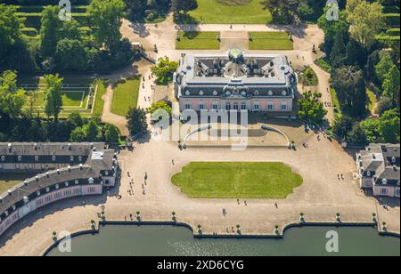 Vue aérienne, Palais de Benrath et Parc du Palais, Benrath, Düsseldorf, Rhénanie, Rhénanie du Nord-Westphalie, Allemagne, photo aérienne, Château de Benrath, Château par Banque D'Images