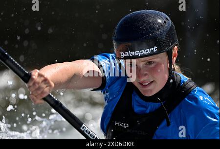 Waltham Cross, Royaume-Uni. 20 juin 2024. Journée des médias en canoë. Lee Valley White Water Centre. Waltham Cross. Phoebe Spicer lors de la journée des médias pré Paris2024 Jeux Olympiques au Lee Valley White Water Centre, Royaume-Uni. Crédit : Sport in Pictures/Alamy Live News Banque D'Images