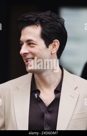 Milan, Italie. 17 juin 2024. Mark Ronson est vu lors de la semaine de la mode masculine de Milan printemps/été 2025 à Milan, Italie, le 17 juin 2024 (photo par Alessandro Bremec/NurPhoto). Crédit : NurPhoto SRL/Alamy Live News Banque D'Images