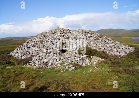 Barpa Langass, un cairn chambré néolithique sur l'île de North Uist dans les Hébrides extérieures de l'Écosse, Royaume-Uni - référence de grille 57°34'14"N 7°17'30"W Banque D'Images