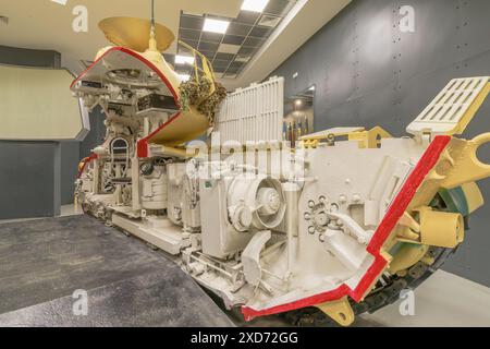 Royal Tank Museum, Amman, Jordanie - 4 mai 2024 : vue détaillée des composants intérieurs et du design du char américain M48 Patton des années 1950 Banque D'Images