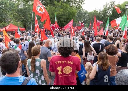 Roma, Italie. 19 juin 2024. Le chanteur Achille Lauro assiste à la séance photo pour la présentation des horaires Sky Italia à la terrasse du Cinéma Barberini à Rome (photo de Matteo Nardone/Pacific Press/Sipa USA) crédit : Sipa USA/Alamy Live News Banque D'Images