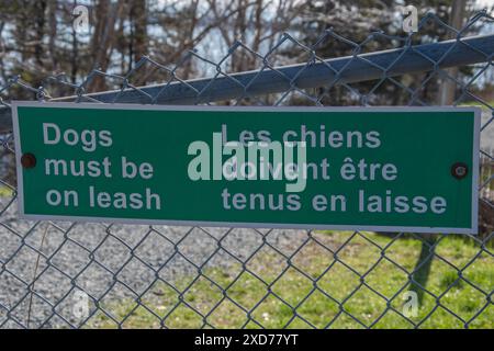 Les chiens doivent être en laisse au lieu historique national York Redoute à Fergusons Cove, Nouvelle-Écosse, Canada Banque D'Images