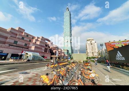 Taipei, Taiwan - 26 avril 2019 : station de stationnement pour vélos du système de partage de vélos Taipei. Banque D'Images