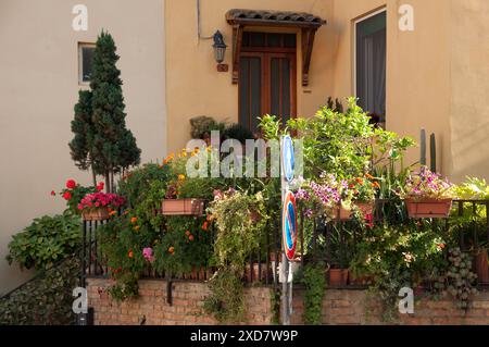 Balcon jardin, Vasto, Abruzzes, Italie Banque D'Images