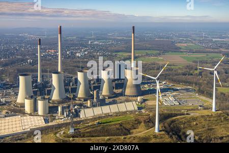 Vue aérienne, centrale électrique Uniper Scholven, cheminées et tours de refroidissement, éoliennes et vue lointaine, Scholven, Gelsenkirchen, région de la Ruhr, Rhénanie du Nord Banque D'Images