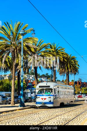 Tramway historique sur l'Embarcadero à San Francisco - Californie, États-Unis Banque D'Images
