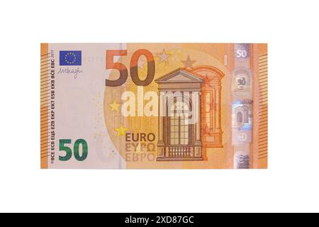 Gros plan de cinquante billets en euros isolés sur fond blanc. Banque D'Images